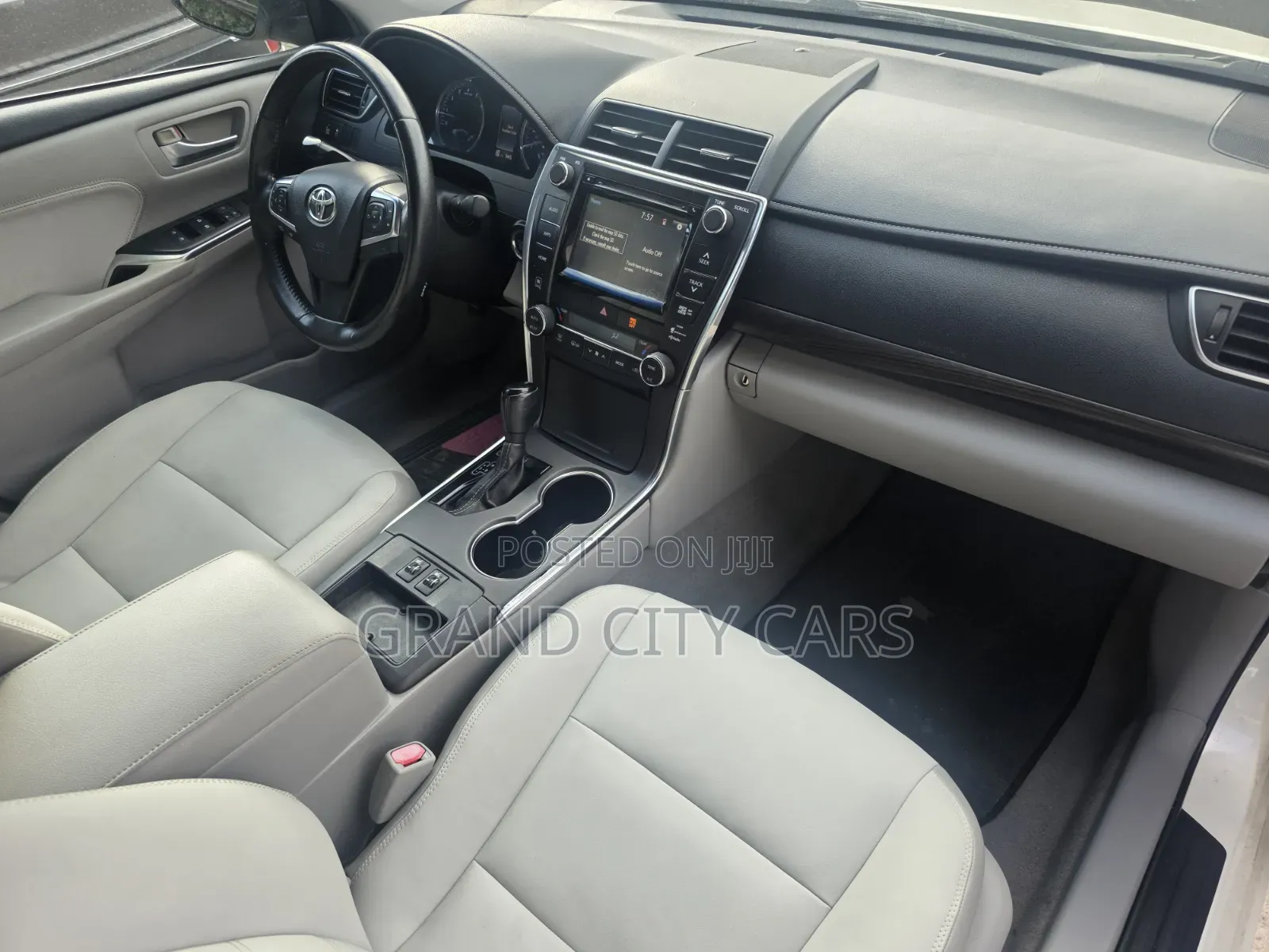 Toyota Camry XLE 4dr Sedan (3.5L 6cyl 6A) 2015 White
