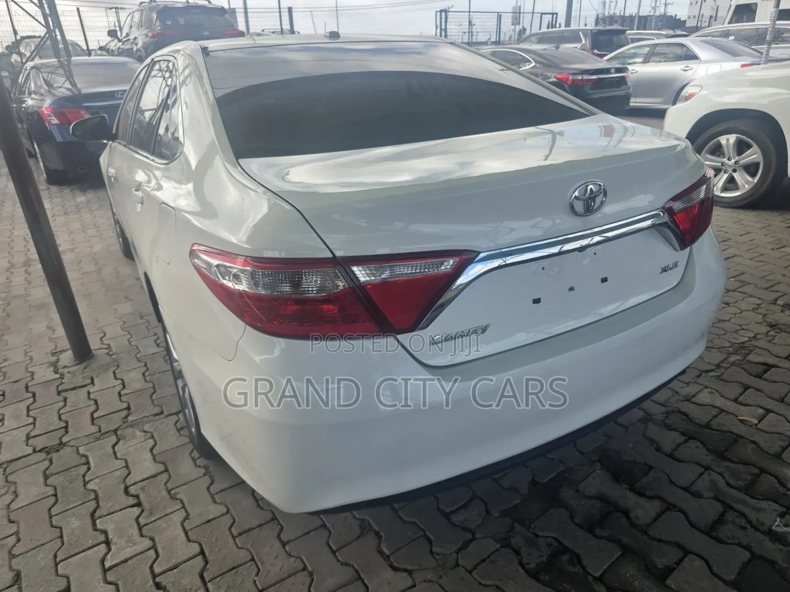 Toyota Camry XLE 4dr Sedan (3.5L 6cyl 6A) 2015 White