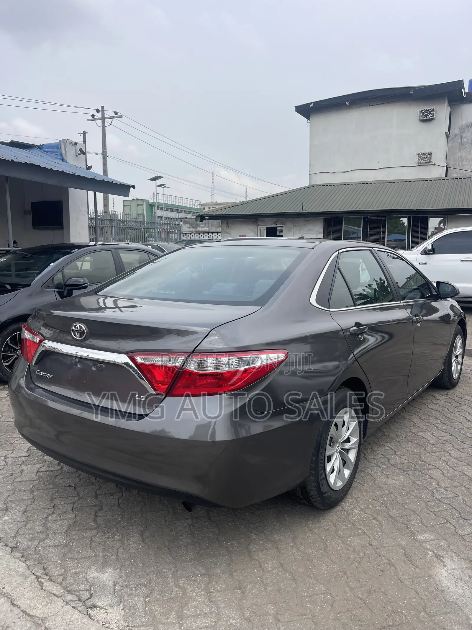 Toyota Camry LE 4dr Sedan (2.5L 4cyl 6A) 2015 Gray