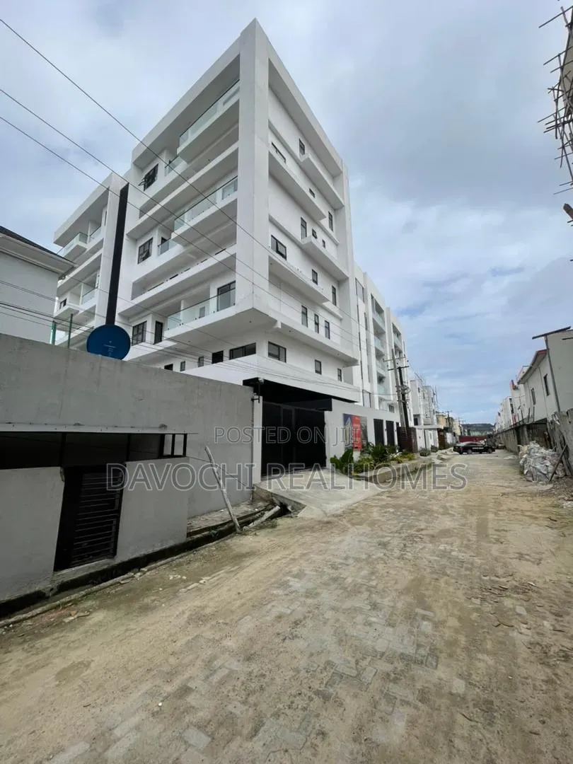 3bdrm Maisonette in Lekki Phase 1 for sale