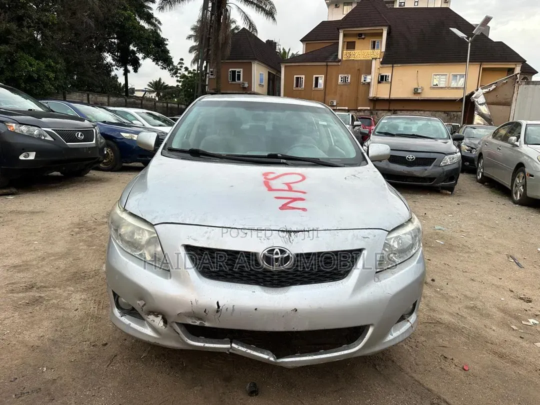 Toyota Corolla XLE 4dr Sedan (1.8L 4cyl 4A) 2010 Silver