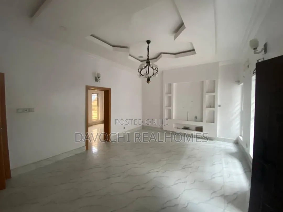Mini Flat in Lekki Phase 1 for rent
