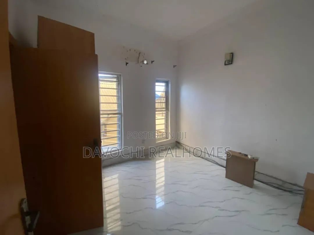 Mini Flat in Lekki Phase 1 for rent