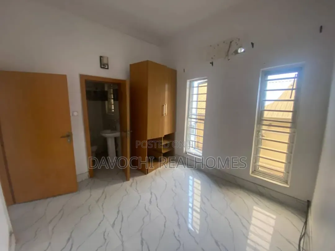 Mini Flat in Lekki Phase 1 for rent