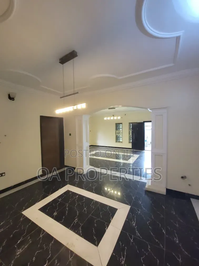 5bdrm Duplex in Kolapo Ishola Gra for rent