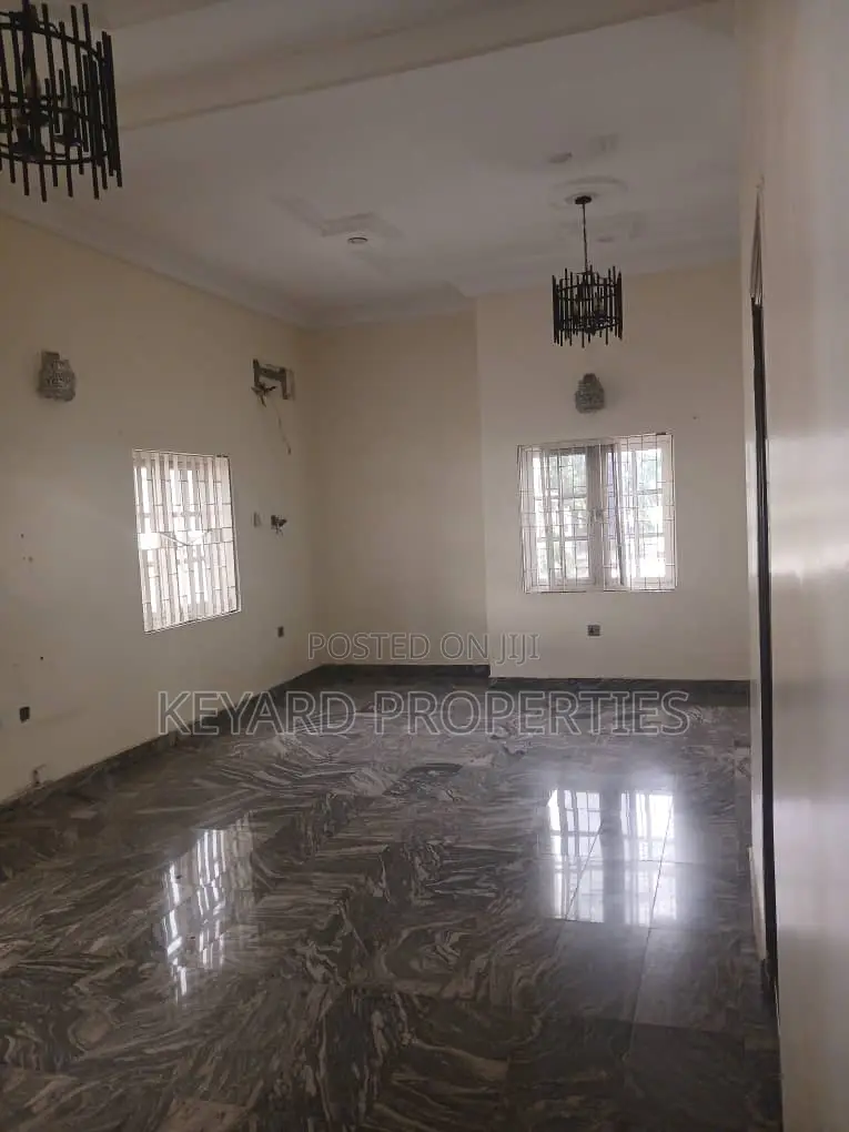 3bdrm Apartment in Wuse 2 for rent