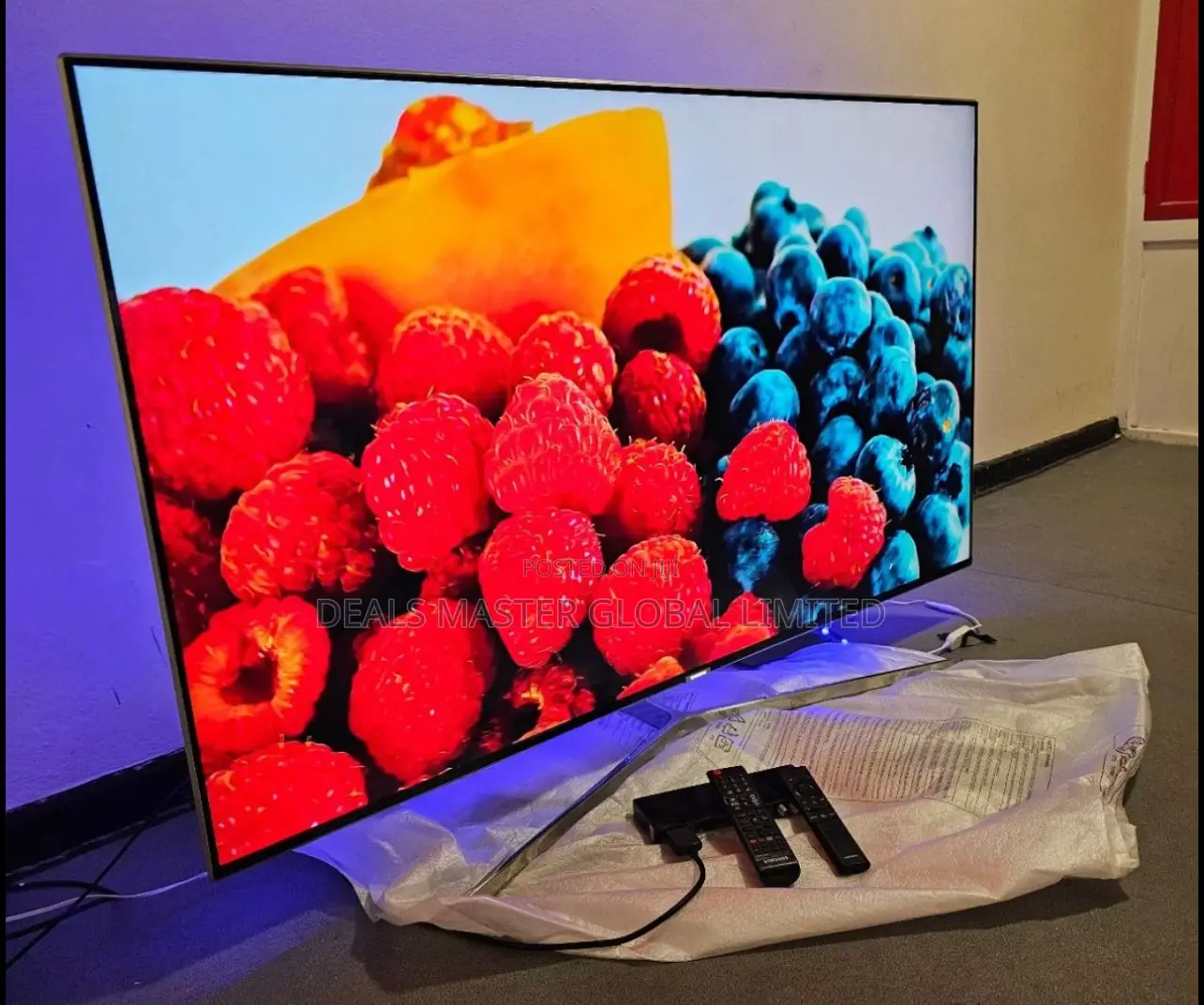 Immaculate 55 Inches Samsung Super UHD (SUHD) Smart Quantum Dot.