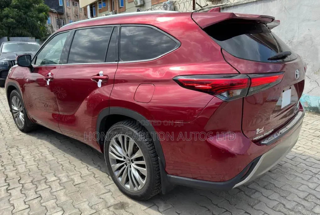 Toyota RAV4 XLE Premium 2021 Red