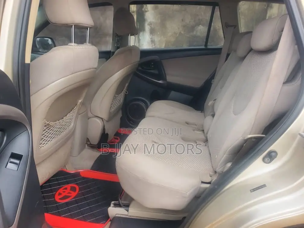 Toyota RAV4 2.4 2008 Gold