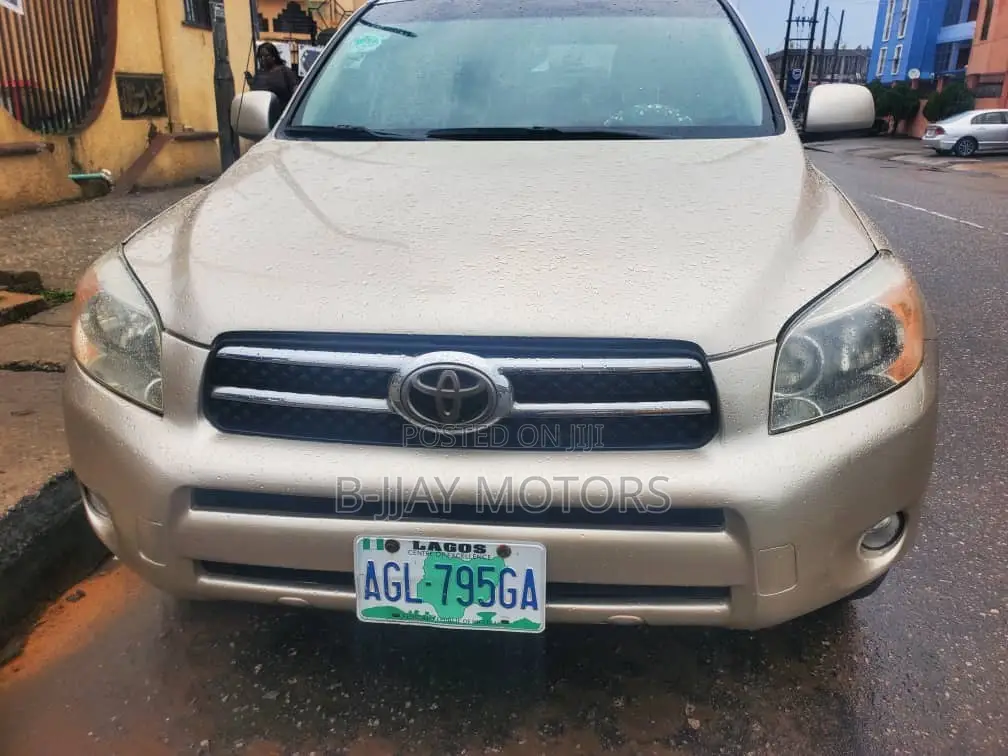 Toyota RAV4 2.4 2008 Gold
