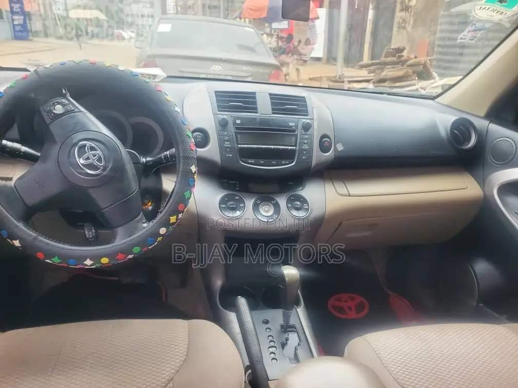 Toyota RAV4 2.4 2008 Gold