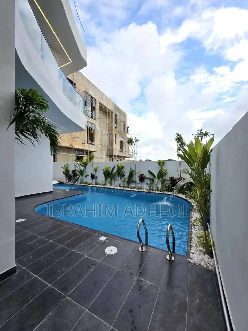 5bdrm Duplex in Osapa London for sale