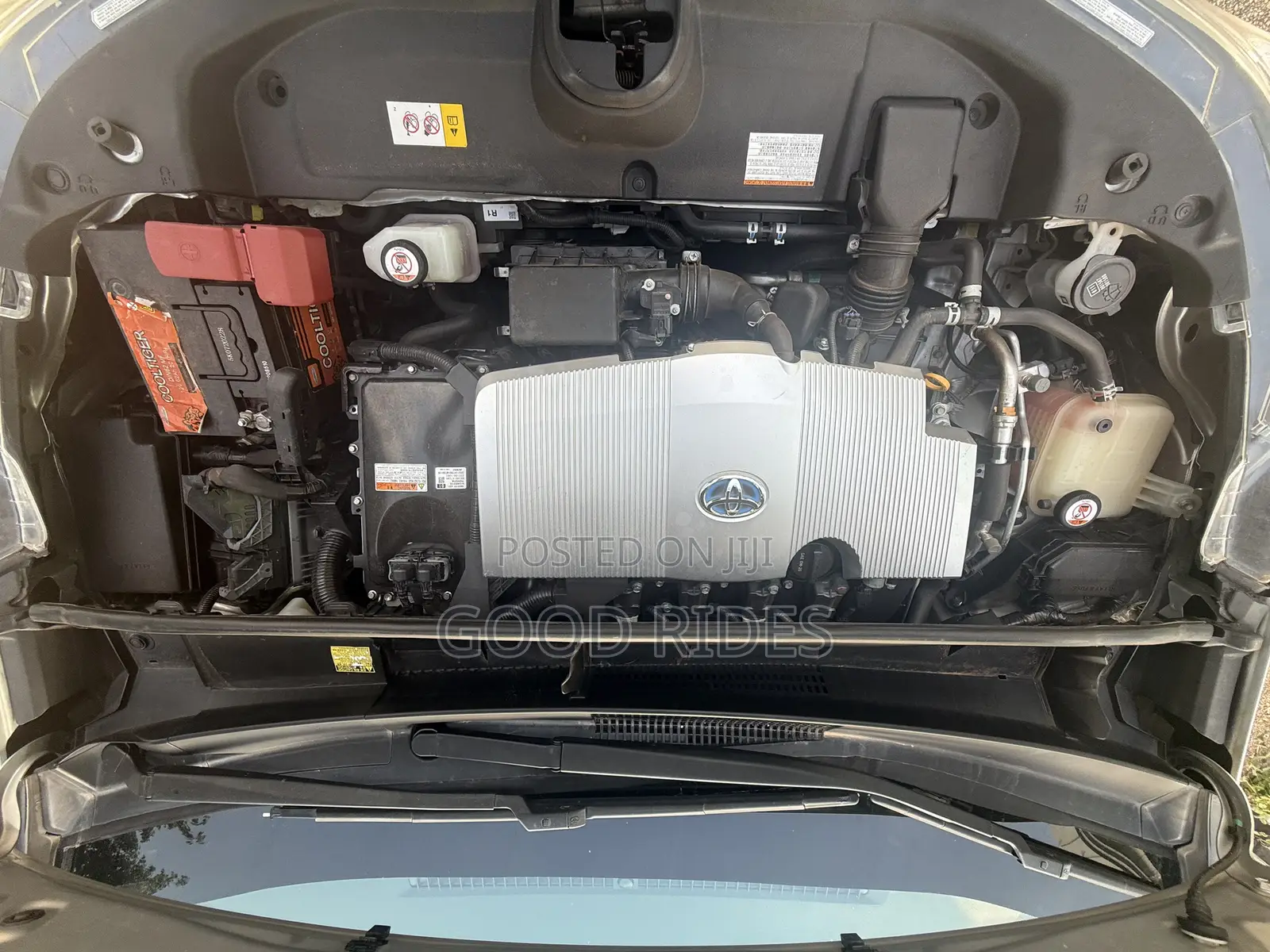 Toyota Prius 4dr Hatchback (1.8L 4cyl gas/electric hybrid CVT) 2016 Silver