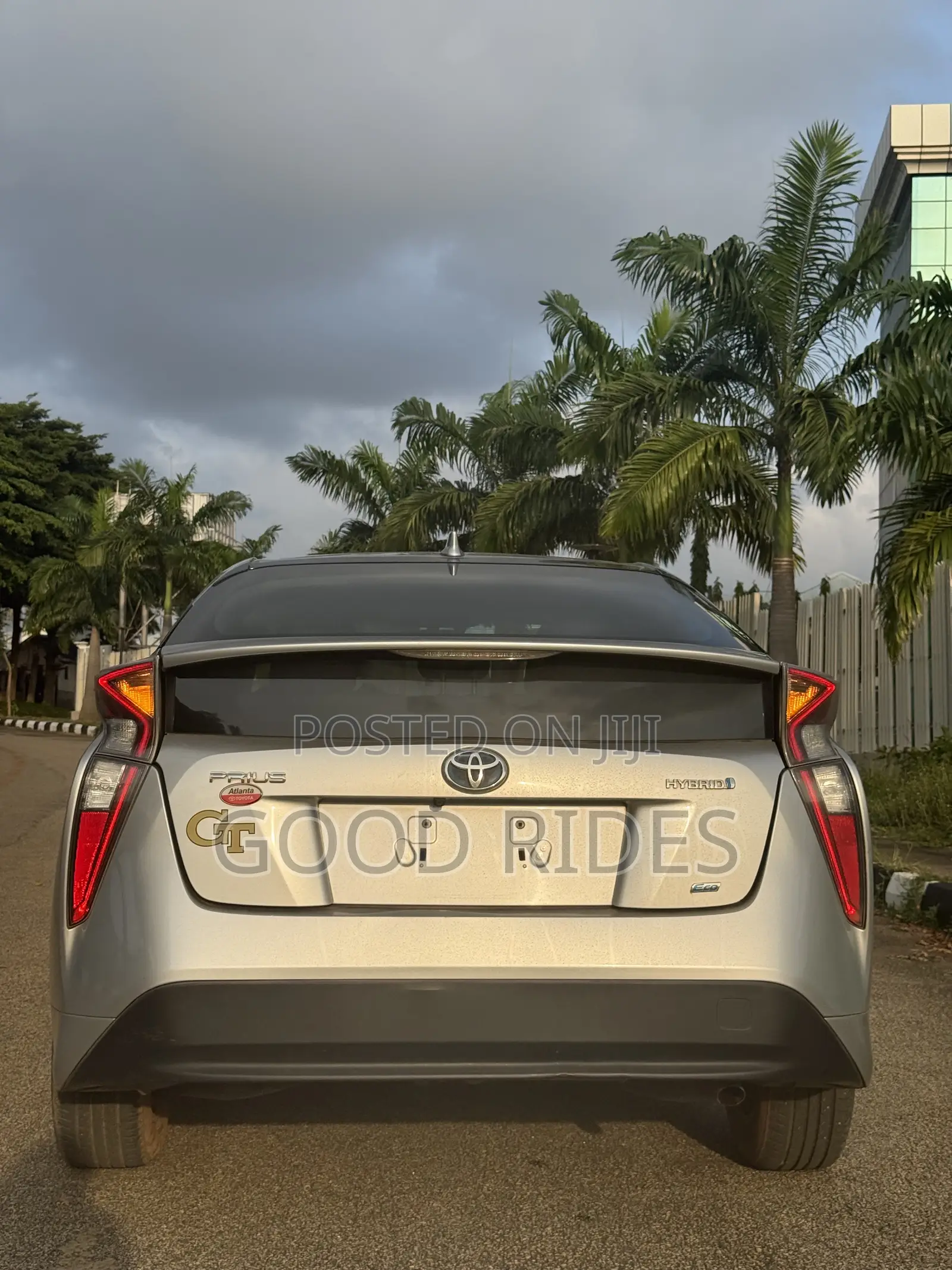 Toyota Prius 4dr Hatchback (1.8L 4cyl gas/electric hybrid CVT) 2016 Silver 