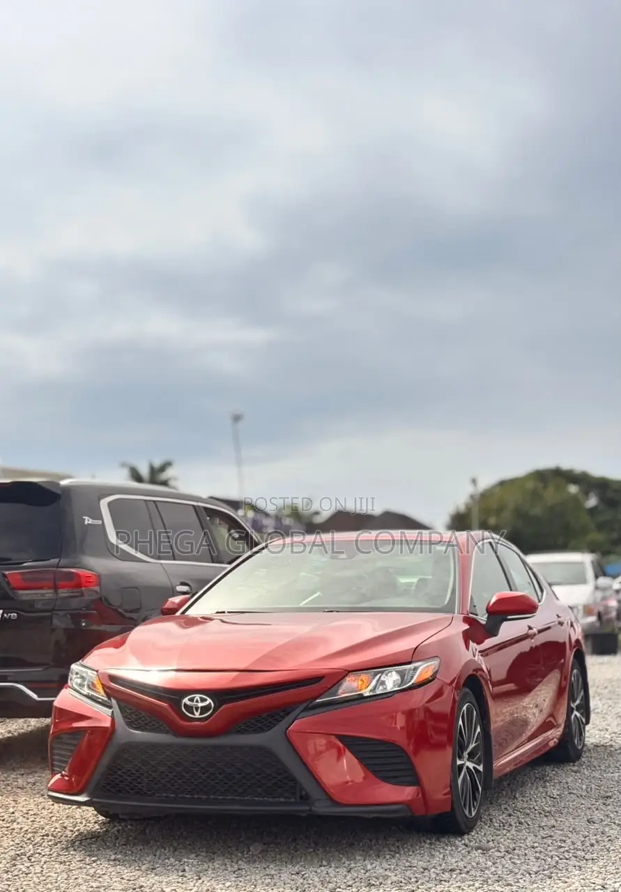 Toyota Camry SE 2021 Red