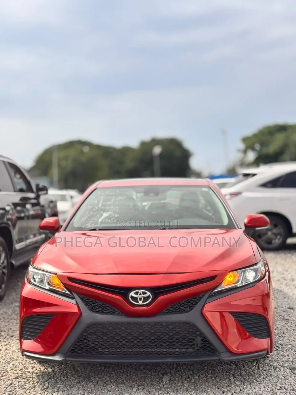 Toyota Camry SE 2021 Red