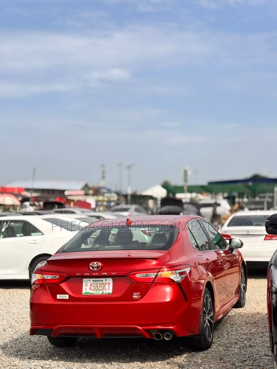 Toyota Camry SE 2021 Red