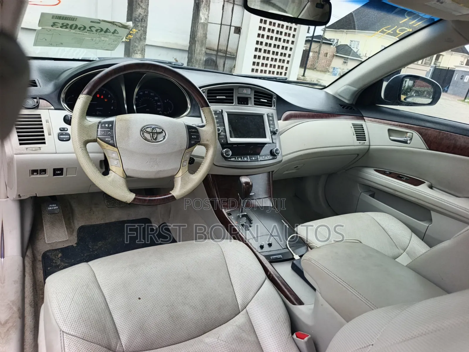 Toyota Avalon Limited Sedan FWD (3.5L 6cyl 6A) 2011 Silver