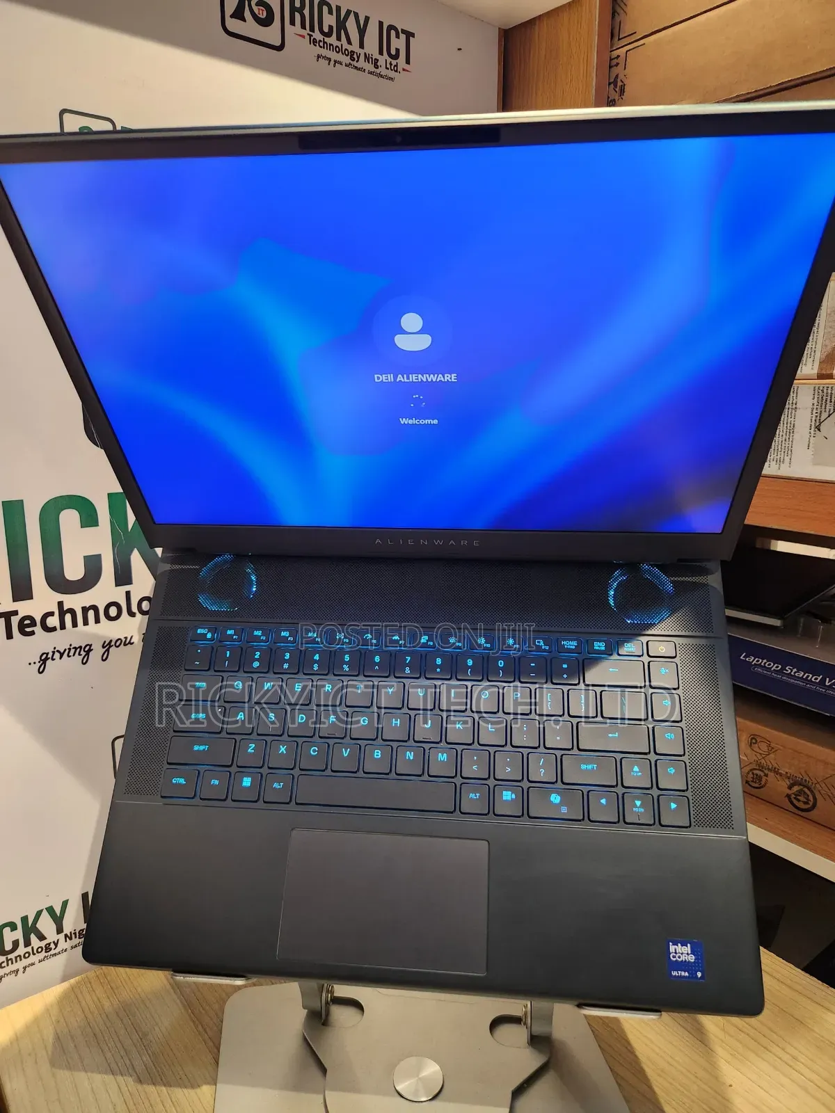 New Laptop Dell 32GB Intel Core Ultra 9 SSD 2T