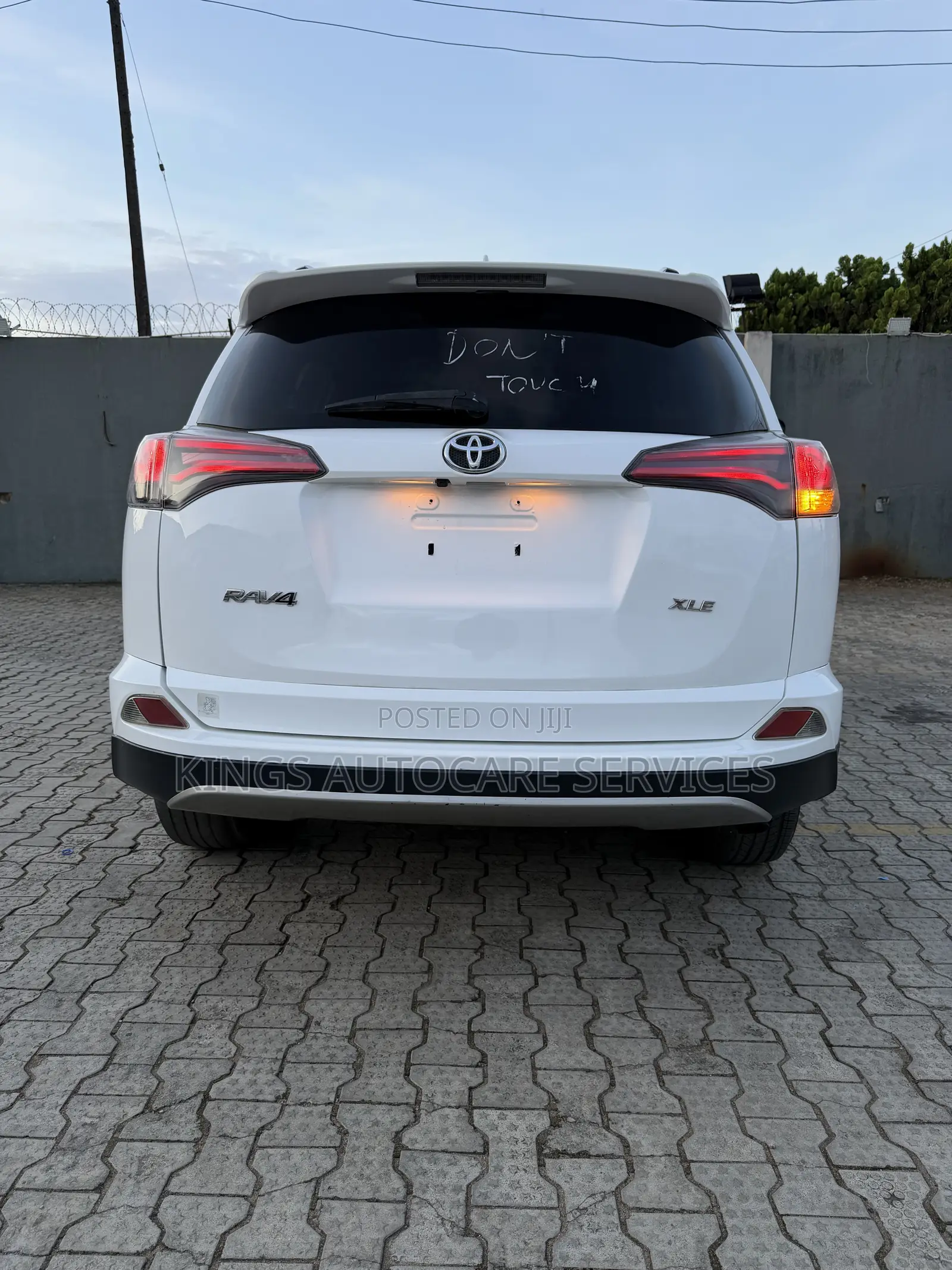 Toyota RAV4 XLE 4dr SUV (2.5L 4cyl 6A) 2018 White