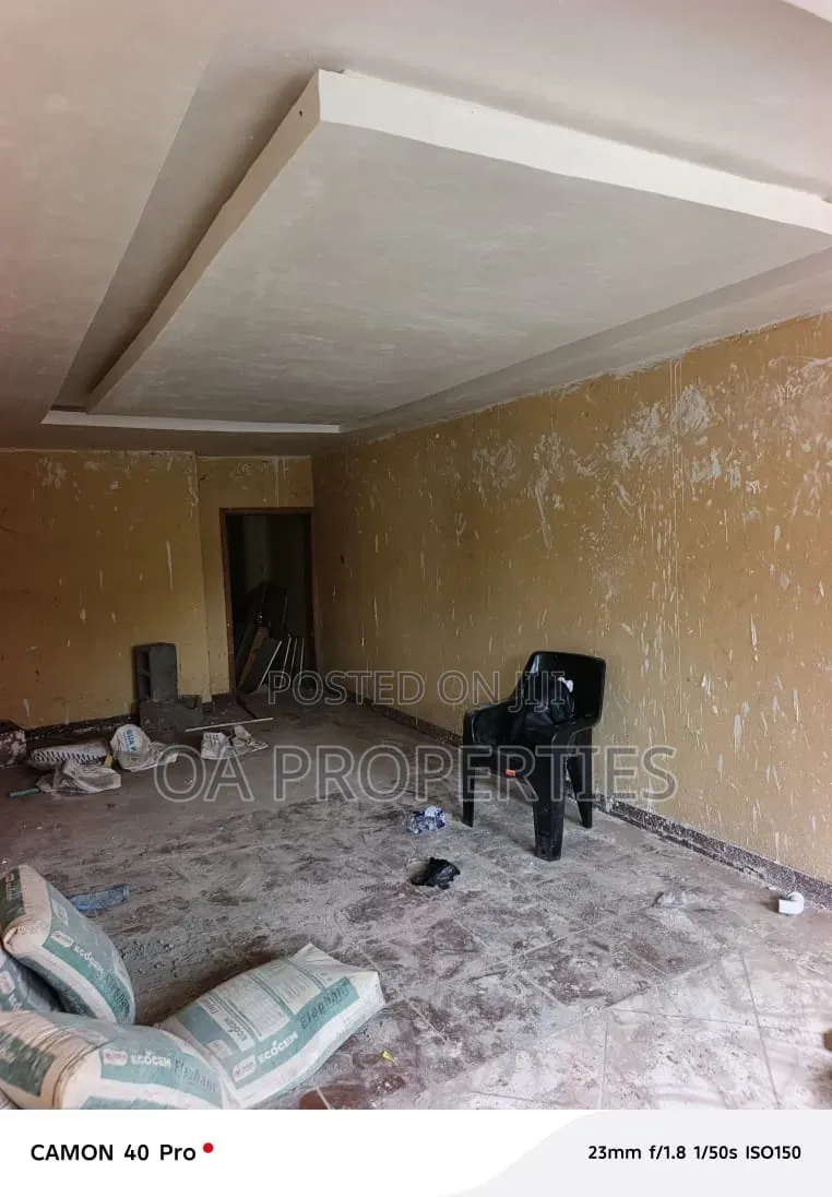3bdrm Block of Flats in Bera Estate, for rent