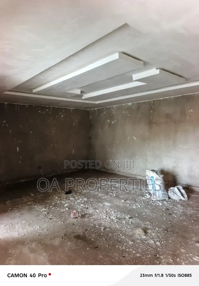 3bdrm Block of Flats in Bera Estate, for rent