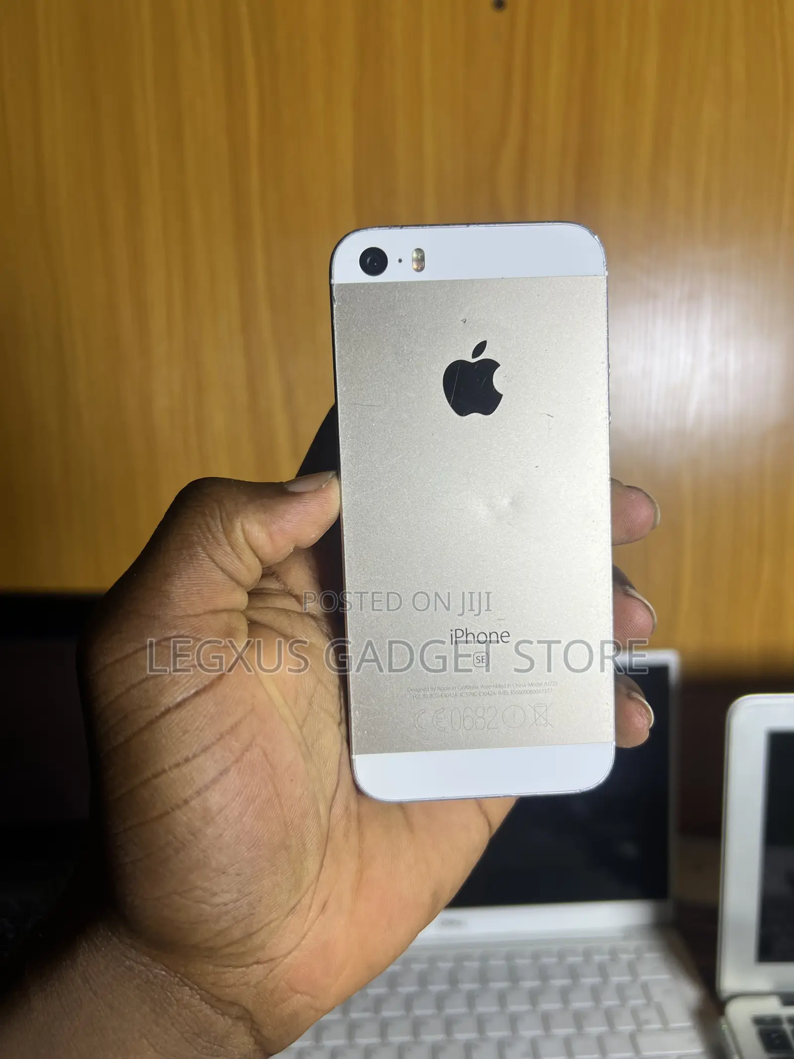 Apple iPhone SE 128 GB Gold