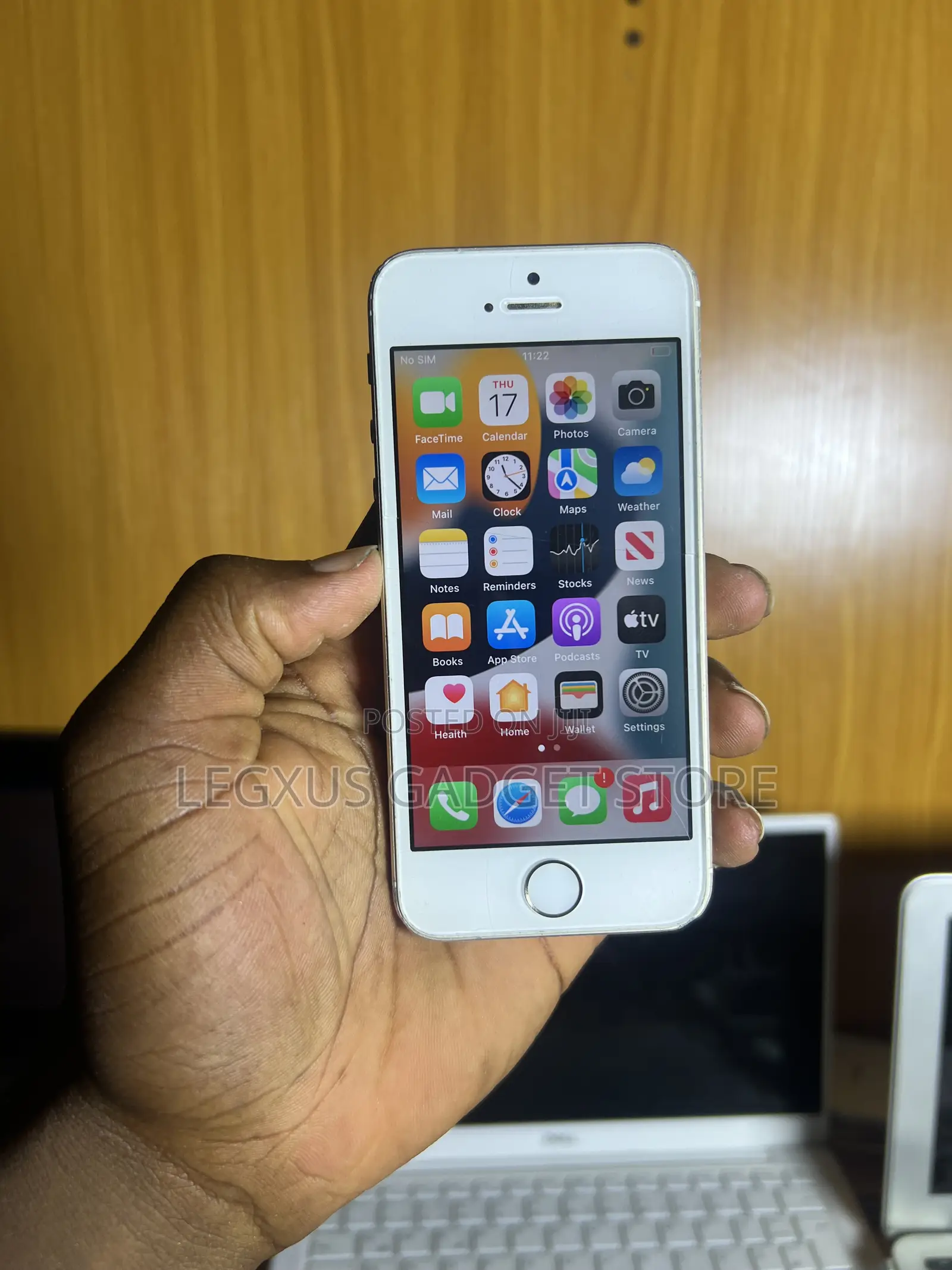 Apple iPhone SE 128 GB Gold