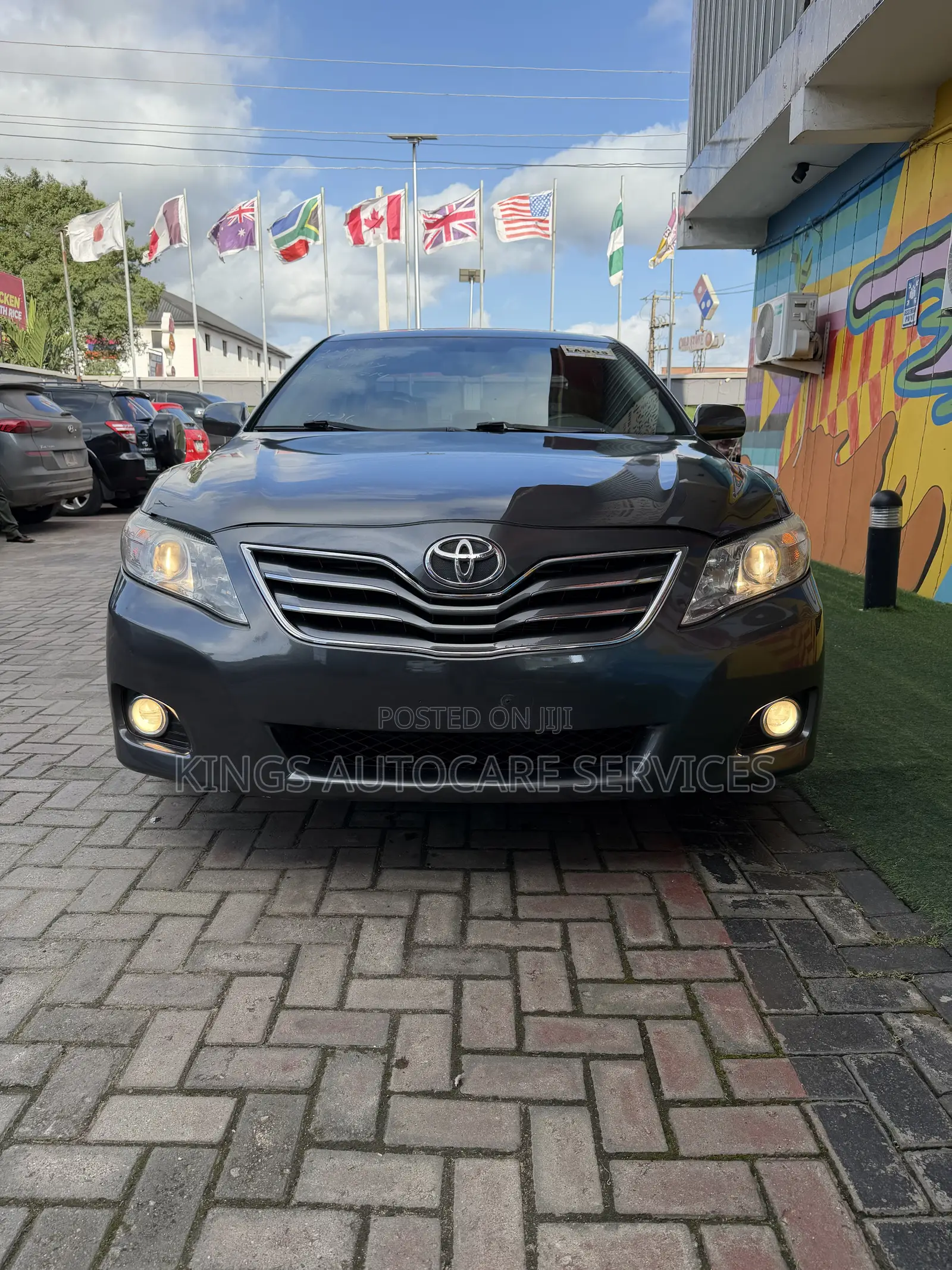 Toyota Camry XLE 4dr Sedan (2.5L 4cyl 6A) 2011 Gray