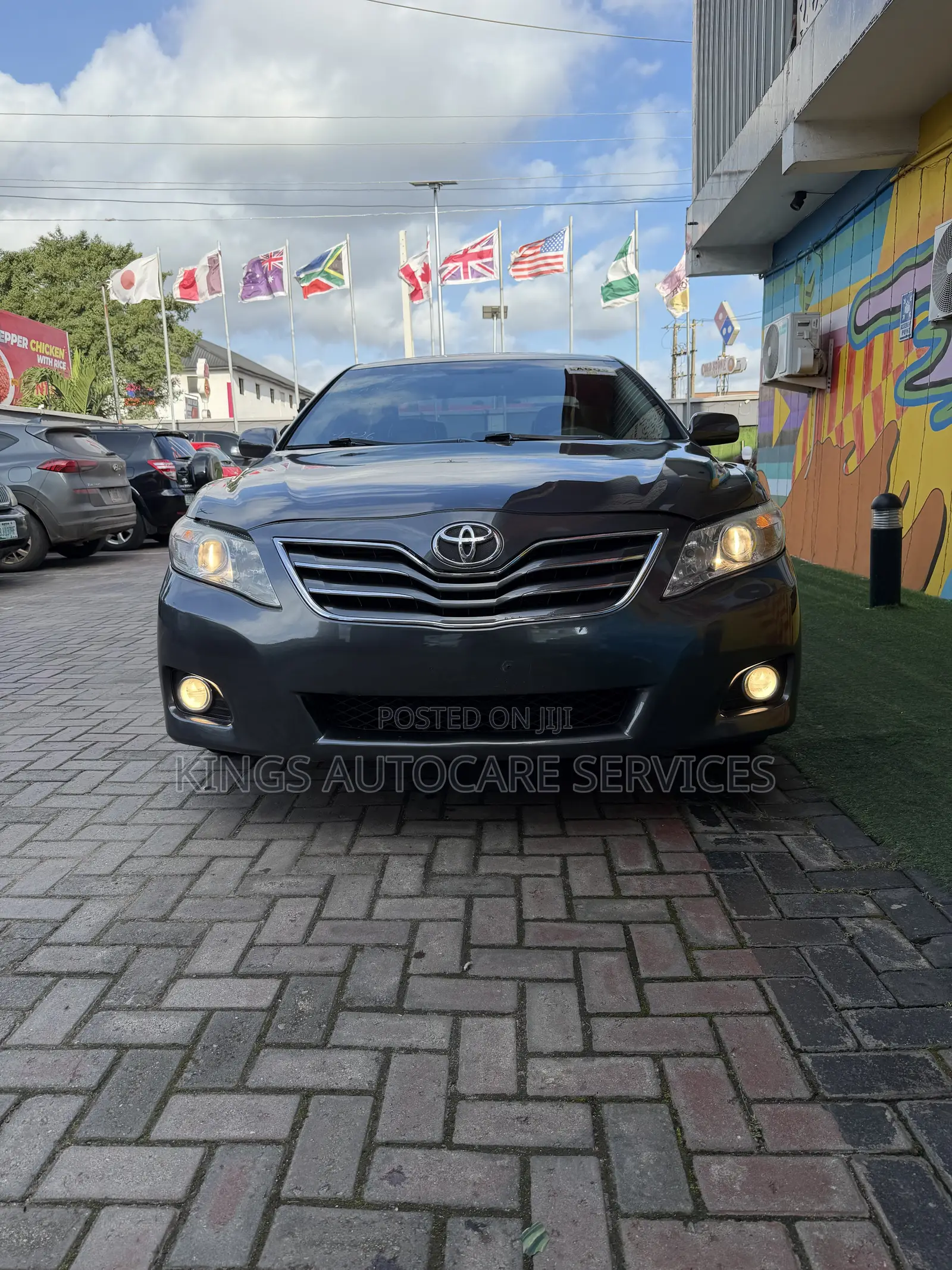 Toyota Camry XLE 4dr Sedan (2.5L 4cyl 6A) 2011 Gray