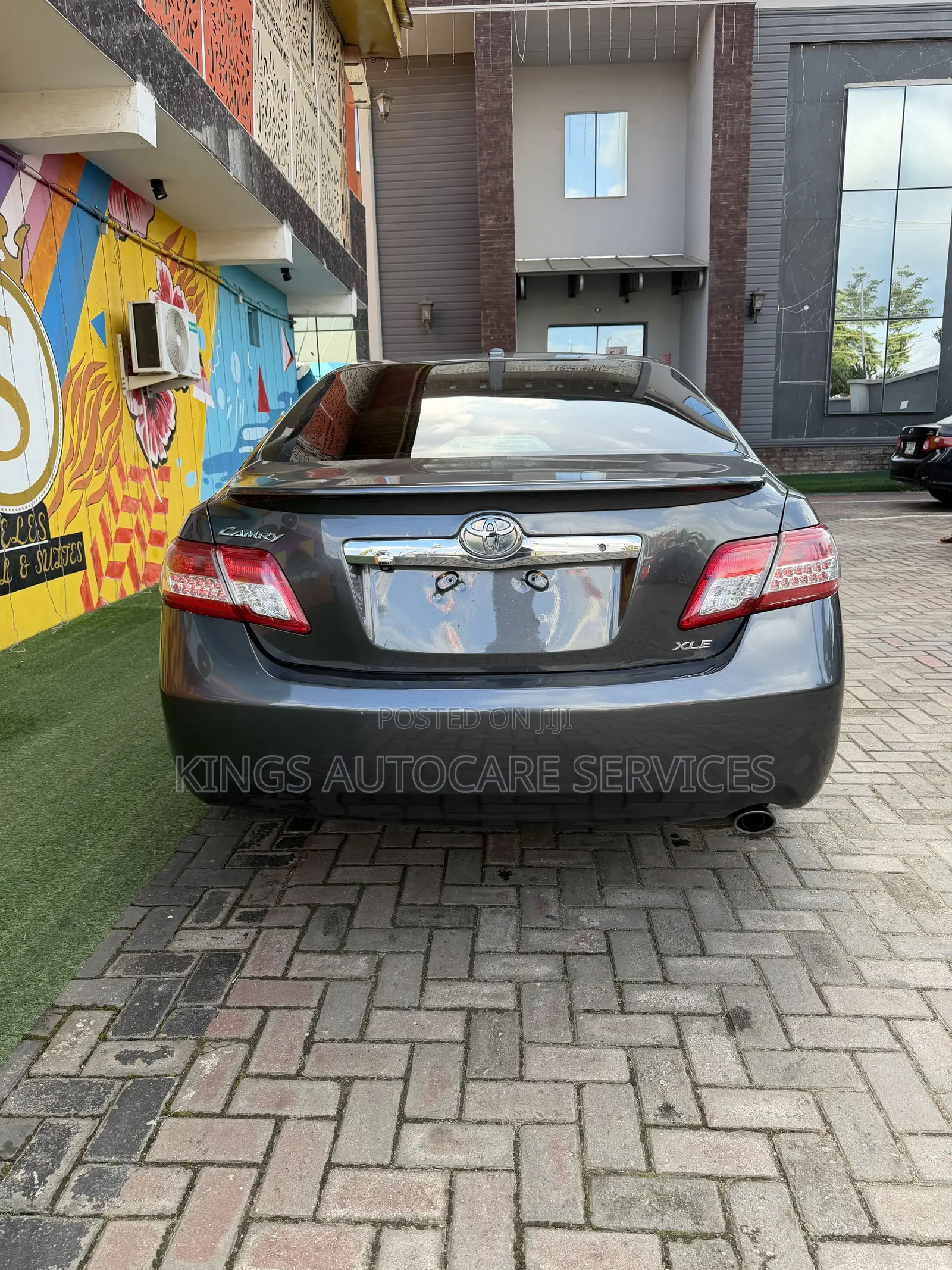 Toyota Camry XLE 4dr Sedan (2.5L 4cyl 6A) 2011 Gray