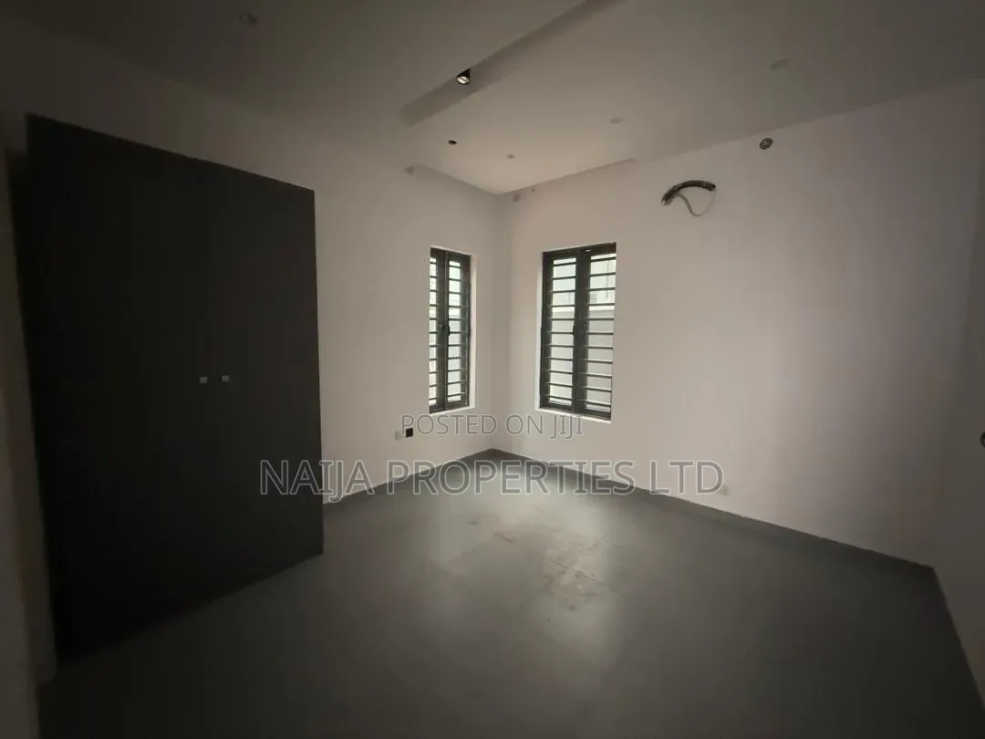 5bdrm Duplex in Lekki Phase 1 for rent