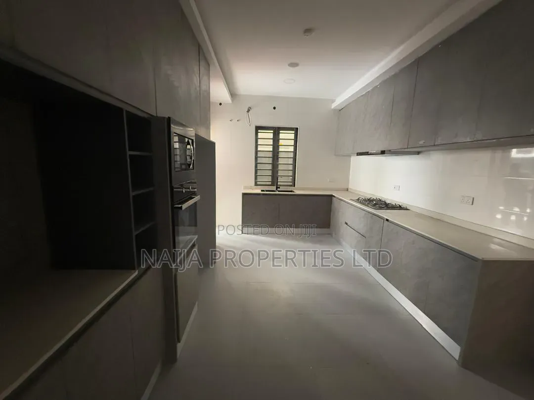 5bdrm Duplex in Lekki Phase 1 for rent
