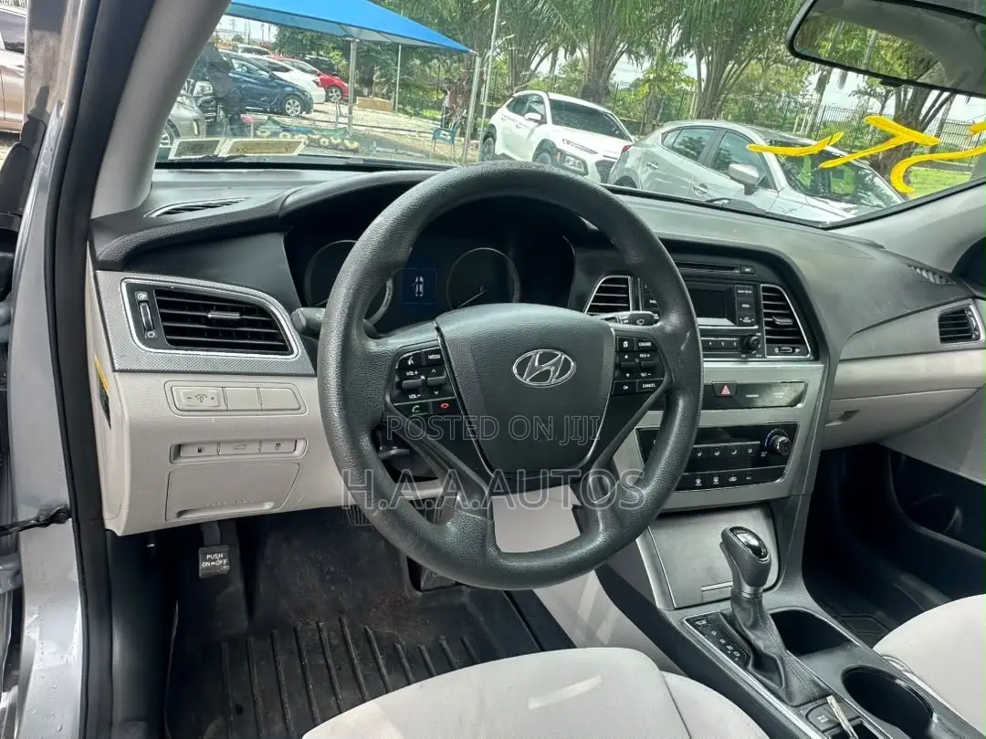 Hyundai Sonata SE 4dr Sedan (2.4L 4cyl 6A) 2015 Silver