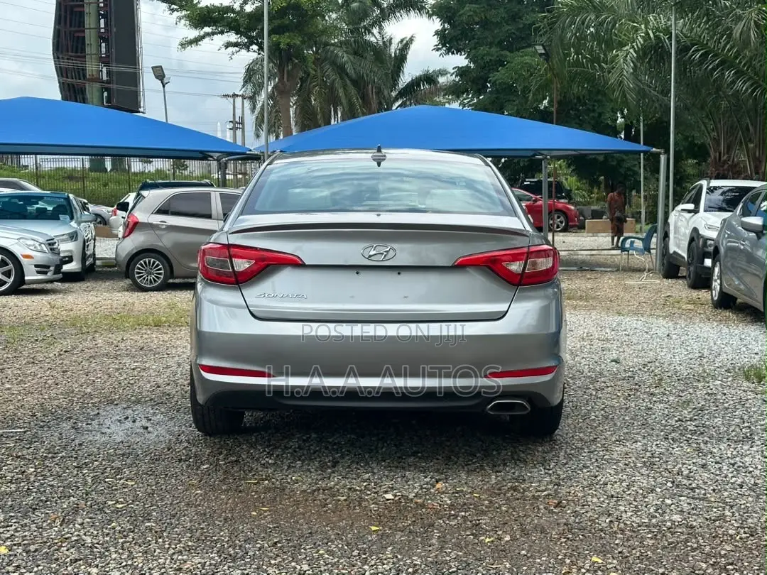Hyundai Sonata SE 4dr Sedan (2.4L 4cyl 6A) 2015 Silver
