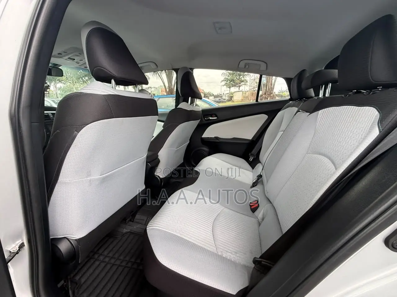 Toyota Prius Plug-In Hybrid 2016 Silver