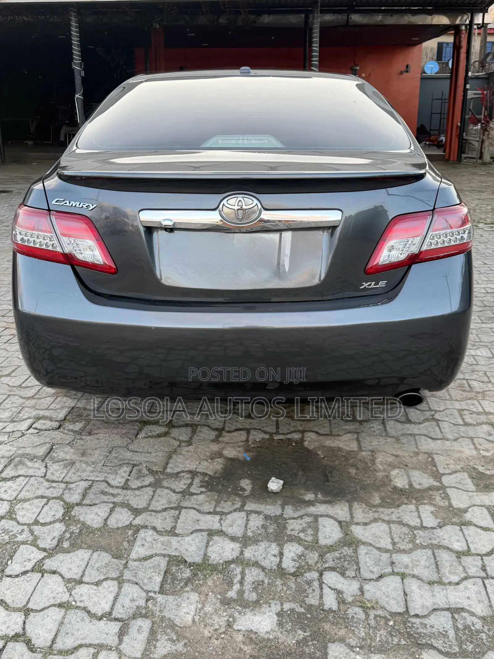 Toyota Camry XLE 4dr Sedan (2.5L 4cyl 6A) 2011 Gray