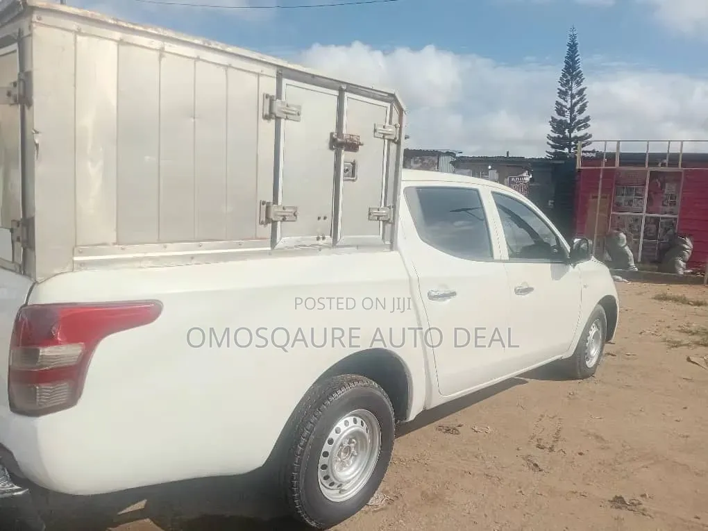 Mitsubishi L200 2013 White