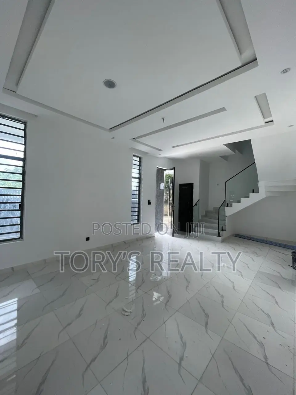4bdrm Duplex in Oke Ira / Ajah for sale