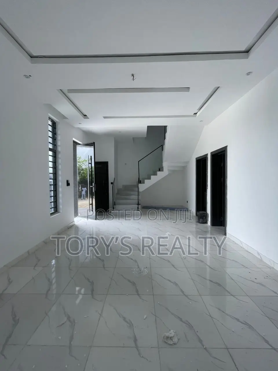 4bdrm Duplex in Oke Ira / Ajah for sale
