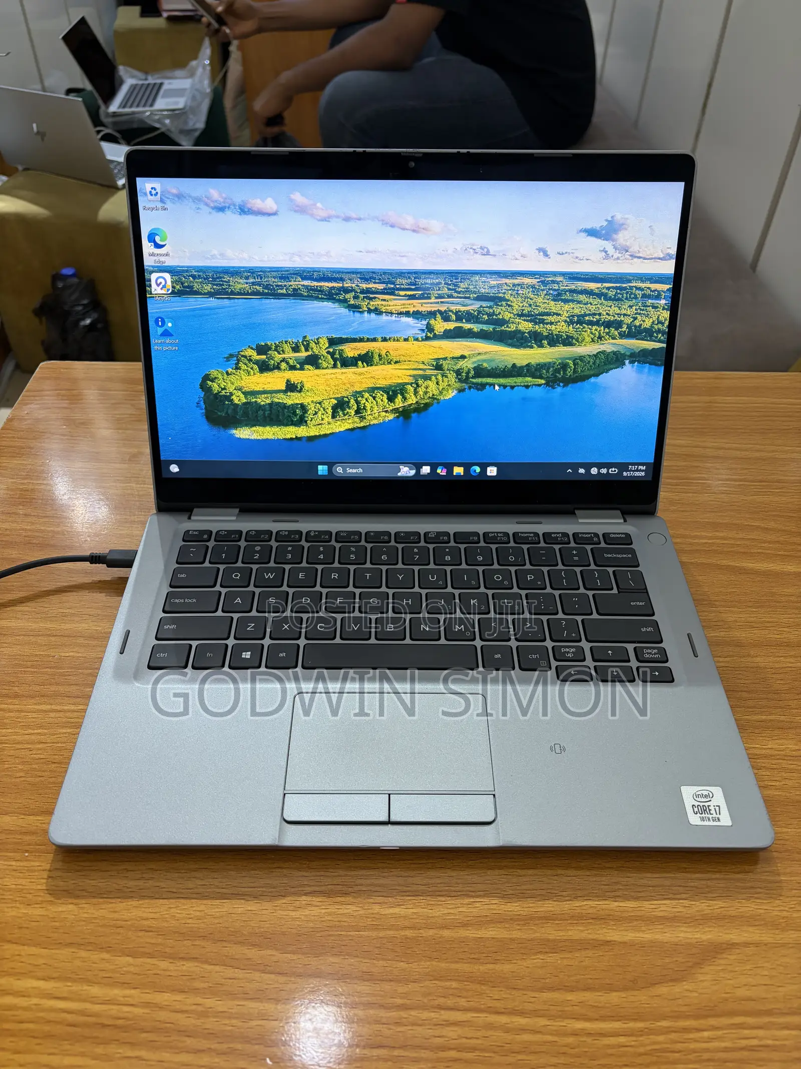 Laptop Dell Latitude 5310 2-in-1 16GB Intel Core i7 SSD 512GB