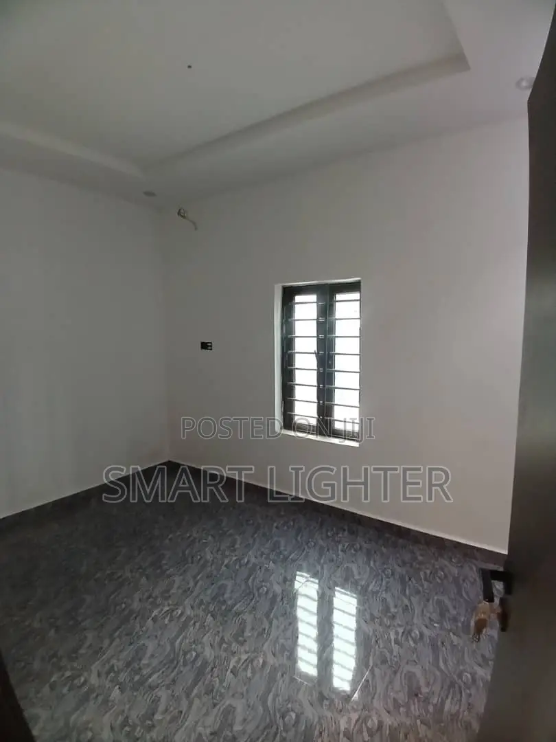 2bdrm Block of Flats in Apo Resettlement for sale