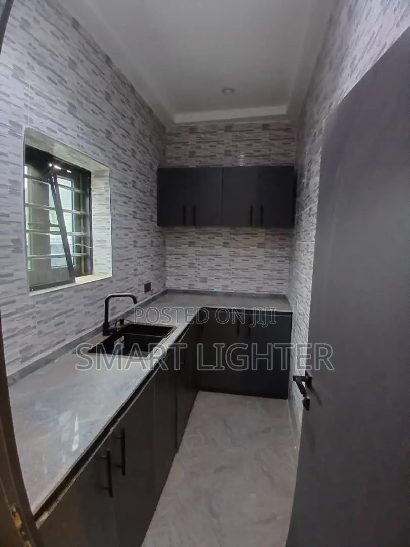 2bdrm Block of Flats in Apo Resettlement for sale