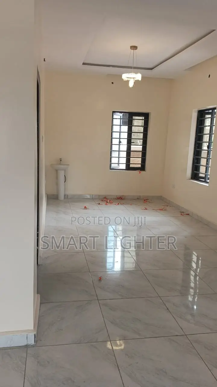 3bdrm Block of Flats in Apo Resettlement for sale