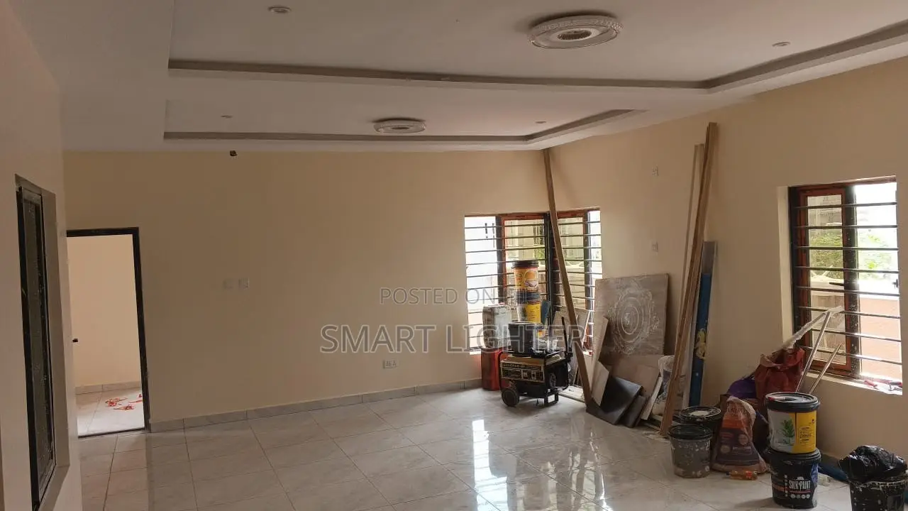 3bdrm Block of Flats in Apo Resettlement for sale