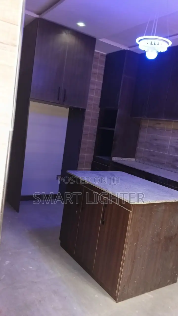 3bdrm Block of Flats in Apo Resettlement for sale