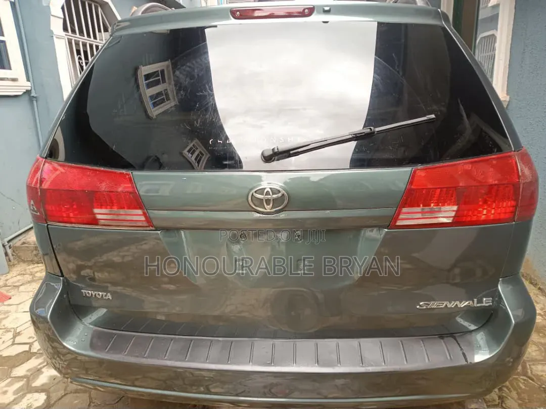 Toyota Sienna 2006 Green