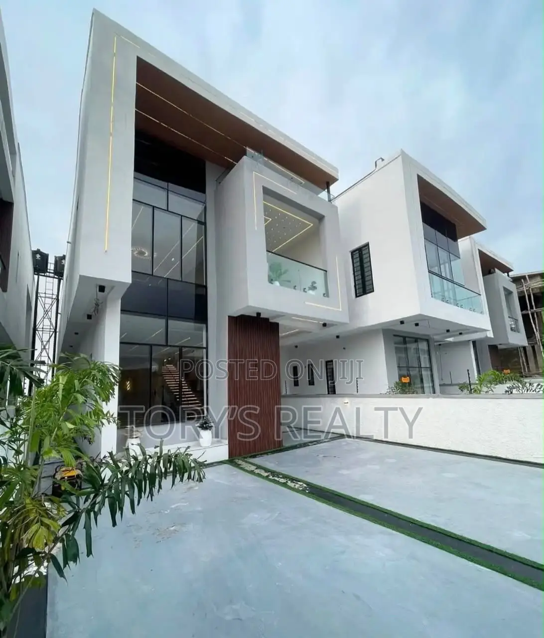 5bdrm Duplex in Ado / Ajah for sale