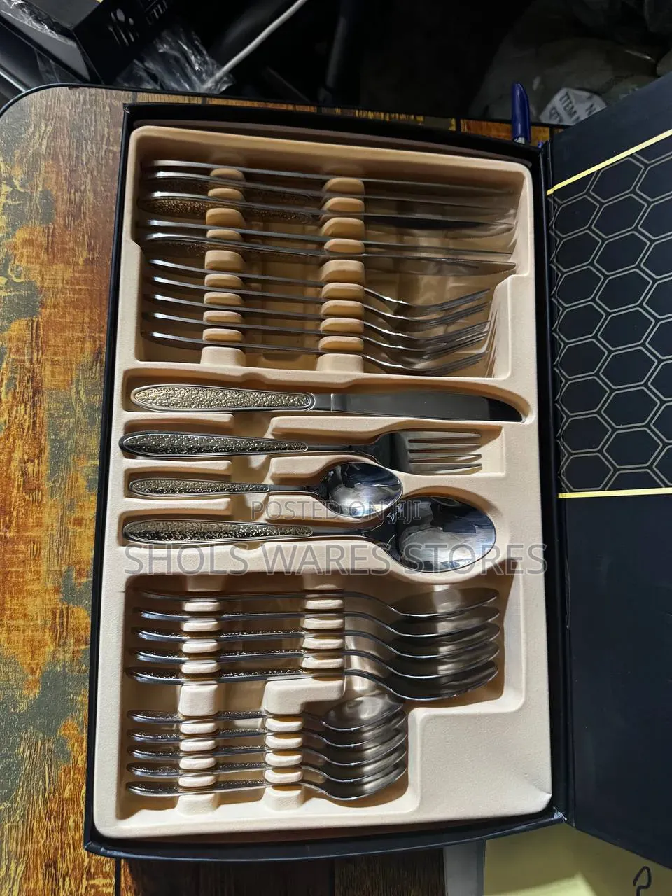 24pcs Luxury Stainless Steel Cutlery Set - Silver Textured Handle