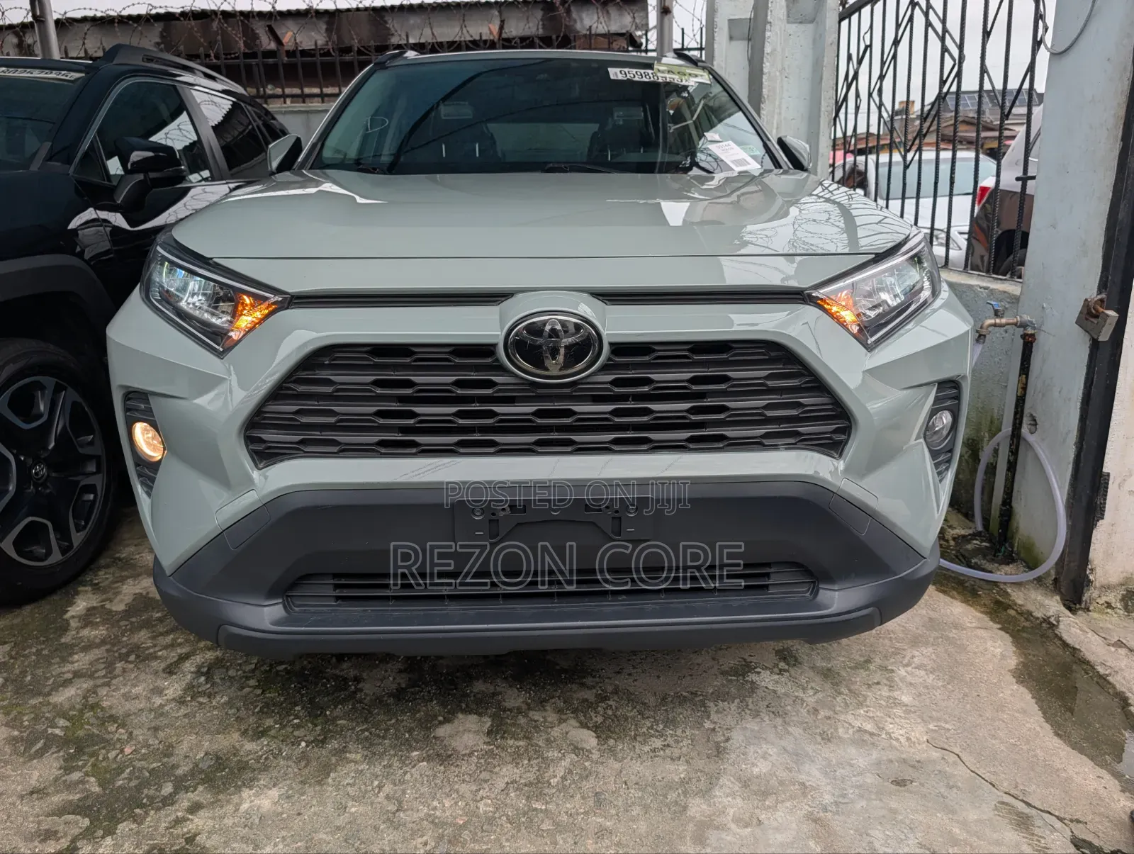 Toyota RAV4 XLE Premium 2021 Green